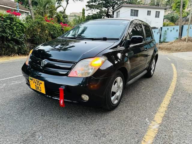 A picture of TOYOTA IST