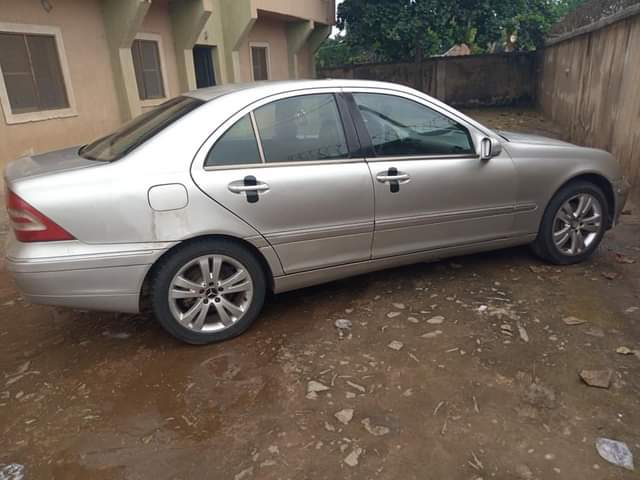 A picture of C320 Mercedes Benz