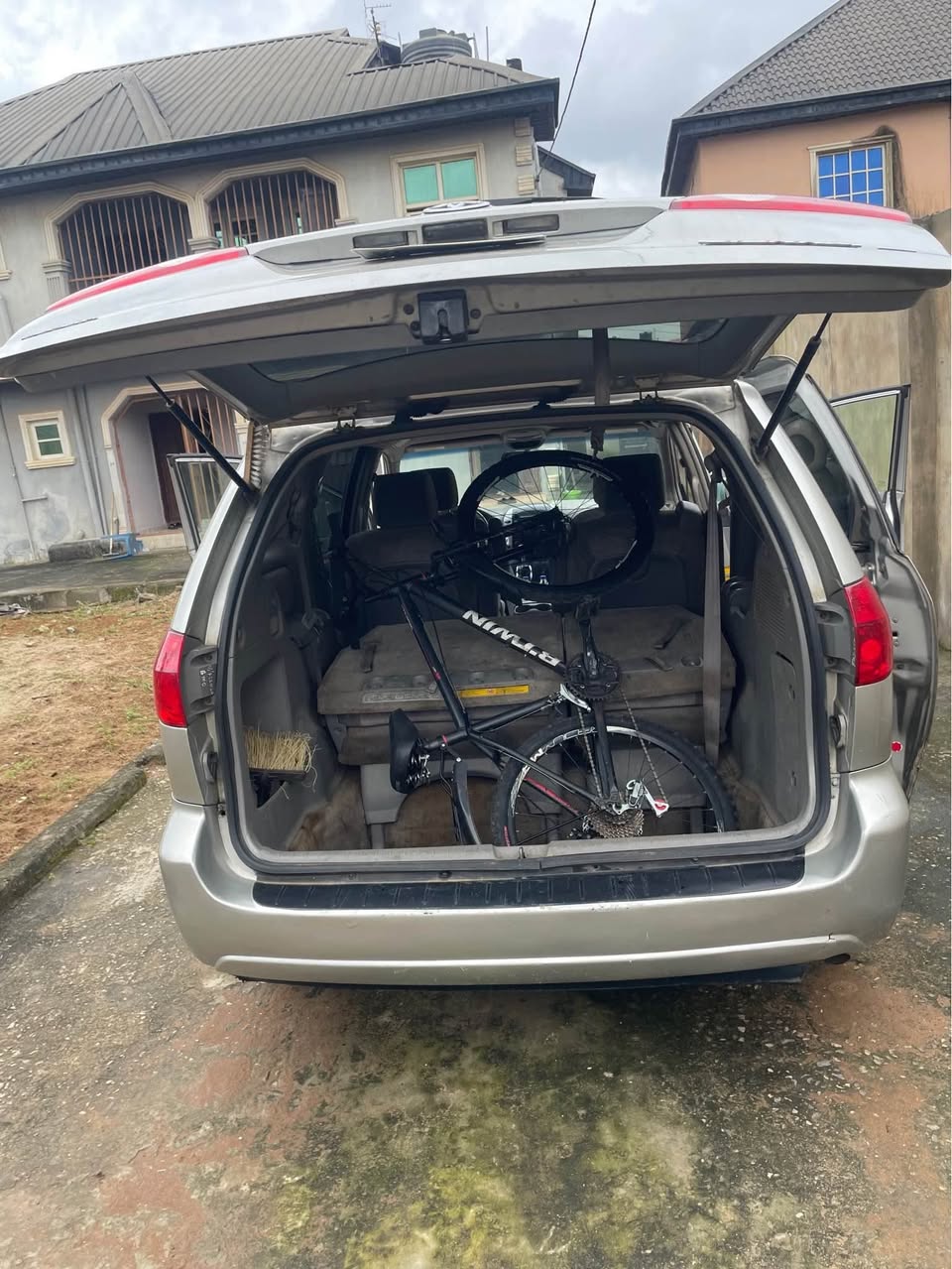 A picture of 2006 Toyota Sienna Registered