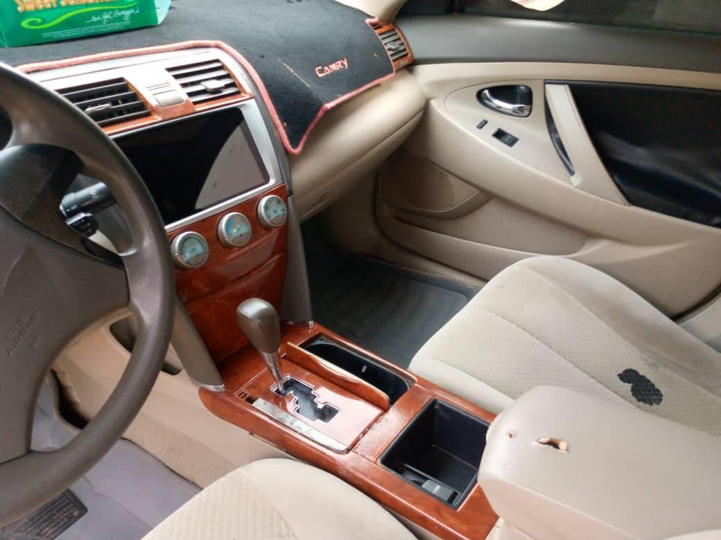 A picture of Toyota Camry 08