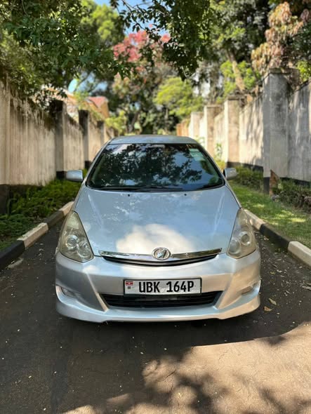 A picture of Toyota wish 22m