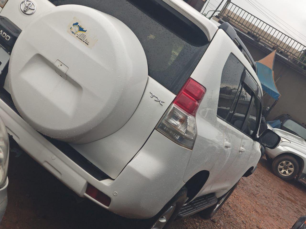 A picture of TOYOTA LAND CRUISER PRADO TX