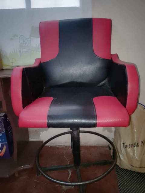 A picture of Kiti Cha saloon 100000