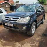 A picture of TOYOTA FORTUNER 2006 45M