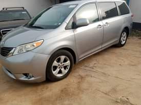 A picture of 012 Toyota sienna