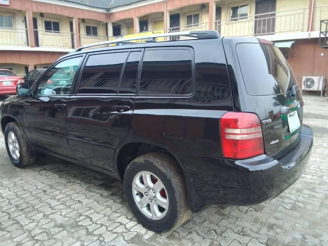 A picture of 2004 Toyota Highlander