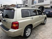 A picture of Neatly used Toyota Highlander 2004model Accident free AC cooling Good