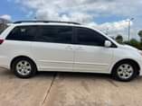 A picture of Grade Tokumbo Standard American Speck Make Toyota Model Sienna XLE