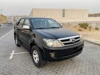 A picture of Toyota fortuner 2008 watsapp 0551513562