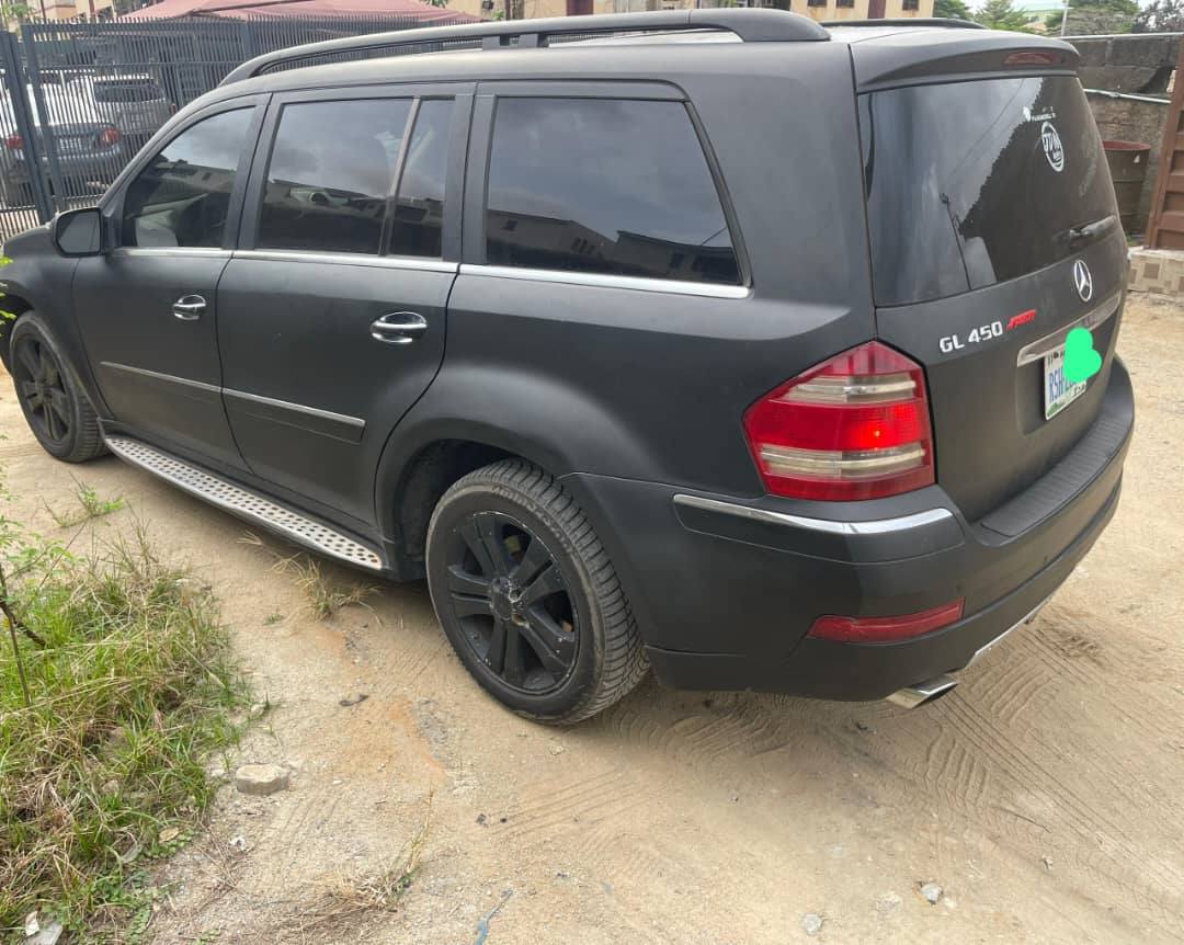 A picture of Mercedes Benz GL450