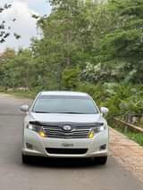 A picture of A super clean Registered toyota Venza 2012 model with duty