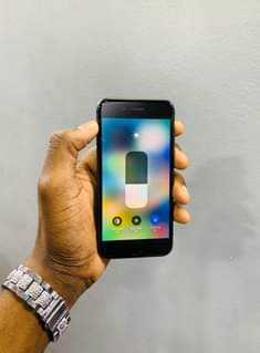 A picture of Iphone 8plain GB256 BH