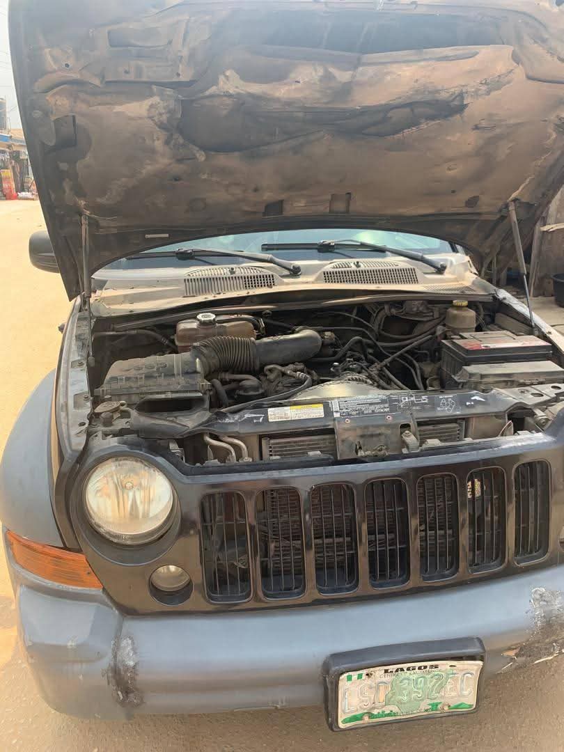 A picture of 2008 08 v8