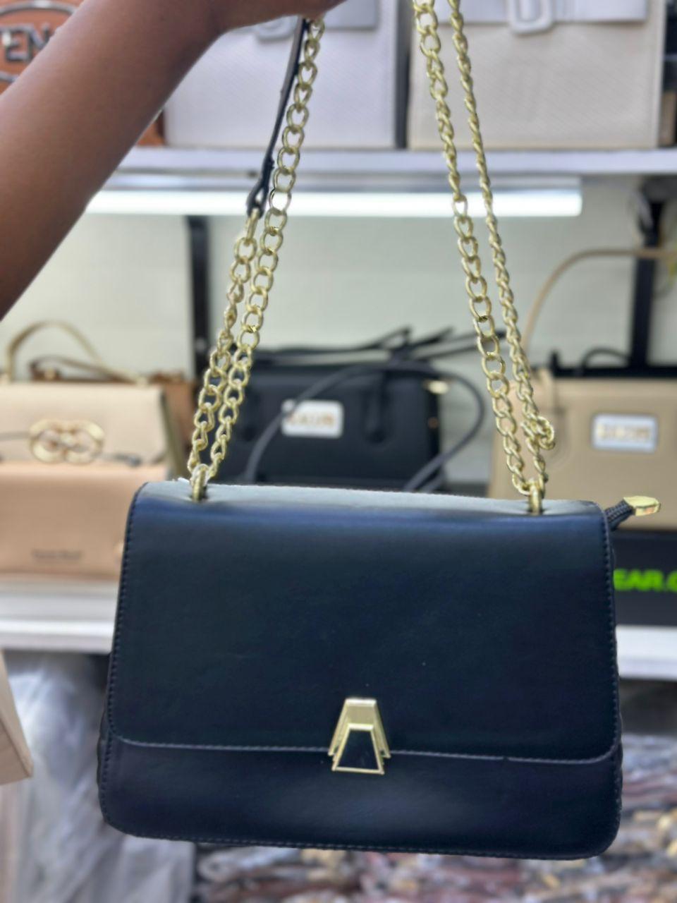 A picture of Ladies chain Shoulder bags