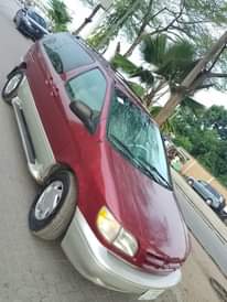 A picture of 2000 Toyota sienna XLE Nigerian use working perfectly AC 100