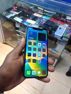 A picture of iPhone xs max 64gb no face