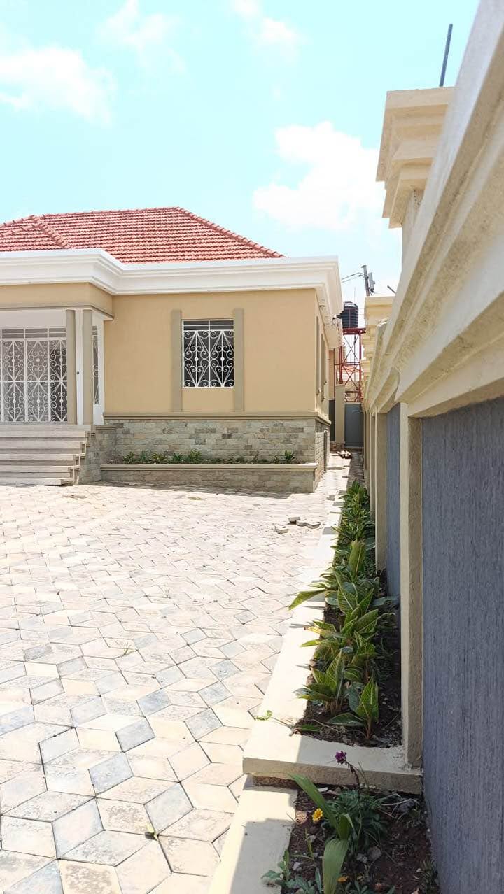 A picture of 3 beds 2 bath House