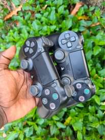 A picture of PlayStation 4 FAT VERSION 11