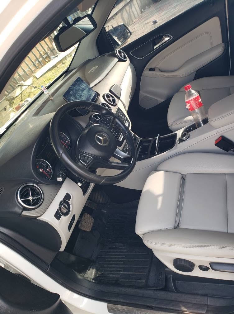 A picture of Mercedes Benz b200