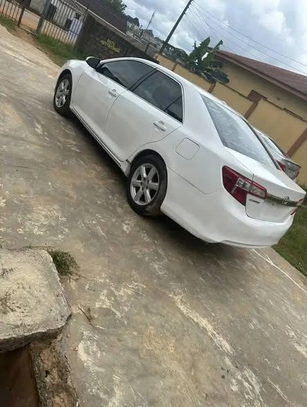 A picture of Toyota camry 2013 xle tokunbo
