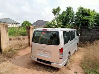 A picture of Toyota Hurmar hiace bus