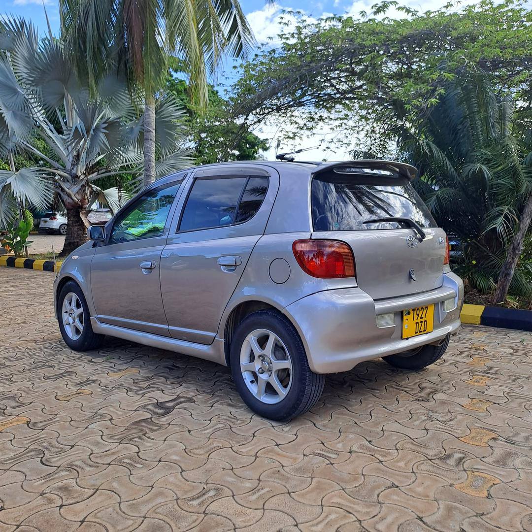 A picture of Vitz for sale 0657633355