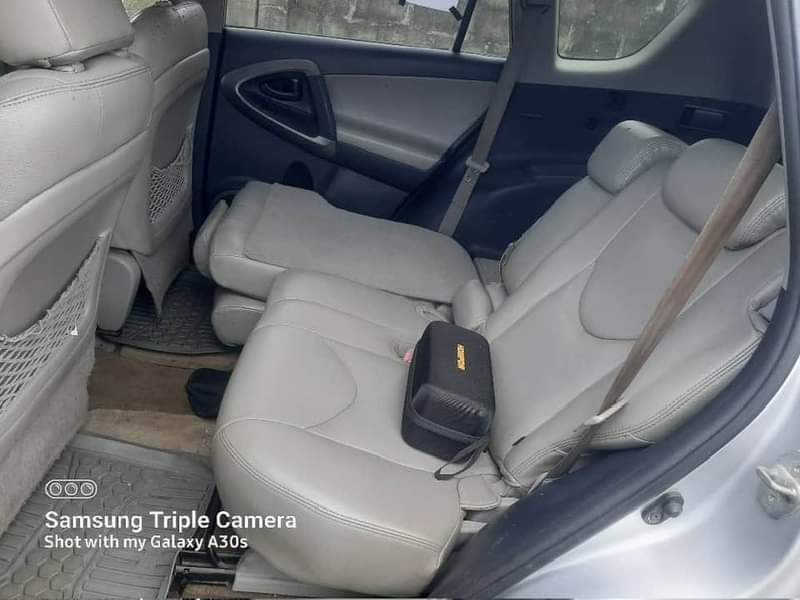A picture of Super clean 08 RAV4 toks standard super clean everything is