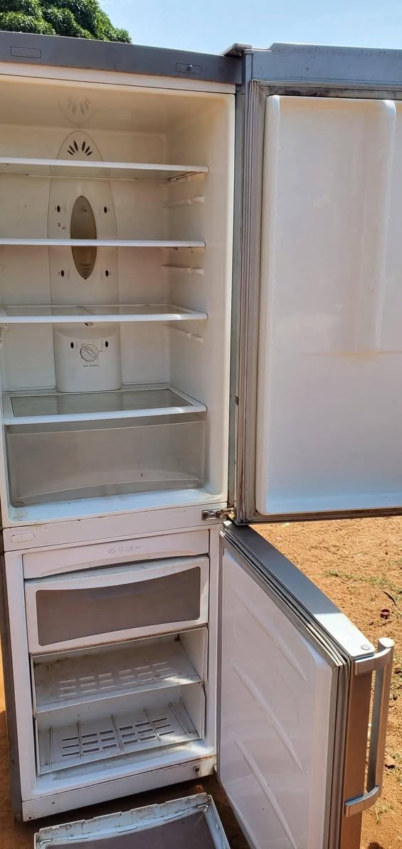 A picture of Fridge double door