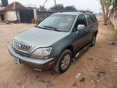 A picture of Lexus RX 300
