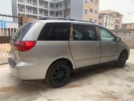 A picture of Manual 2006 Toyota Sienna