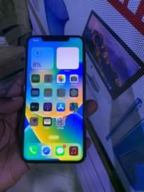 A picture of Xsmax 64Gbs No Face ID 700k