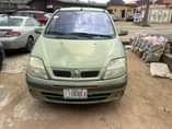 A picture of Renault scenic 08 automatic gear first body