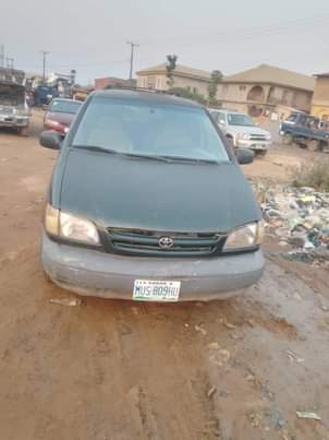 A picture of 2000 Toyota Sienna