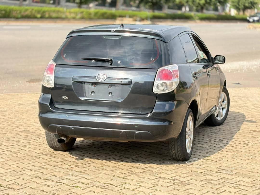 A picture of 2005 Toyota matrix 2005