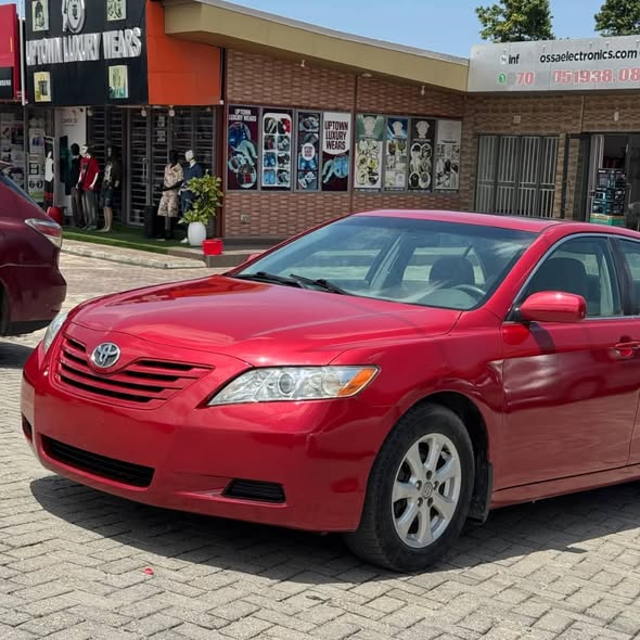A picture of Toyota Camry 07