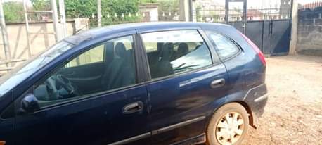 A picture of Almera Tino 2004 model