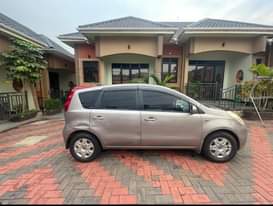A picture of Nissan note