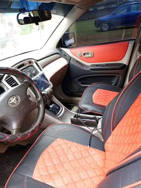 A picture of Toyota Highlander 04