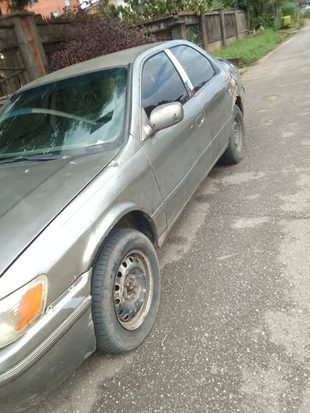A picture of Distress Toyota Camry Drop light