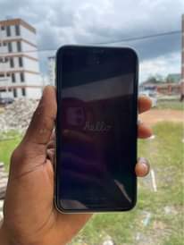A picture of Iphone xsmax gb 256 kipengele kioo Kina creek lakn kinafanya