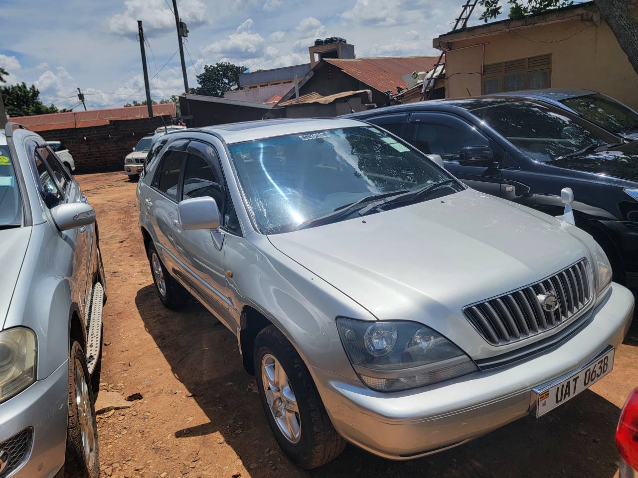A picture of TOYOTA HARRIER 2 2CC