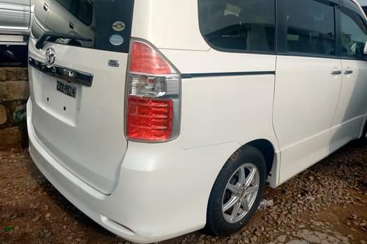 A picture of Noah model 2015 39m negotiable.call 256700951820