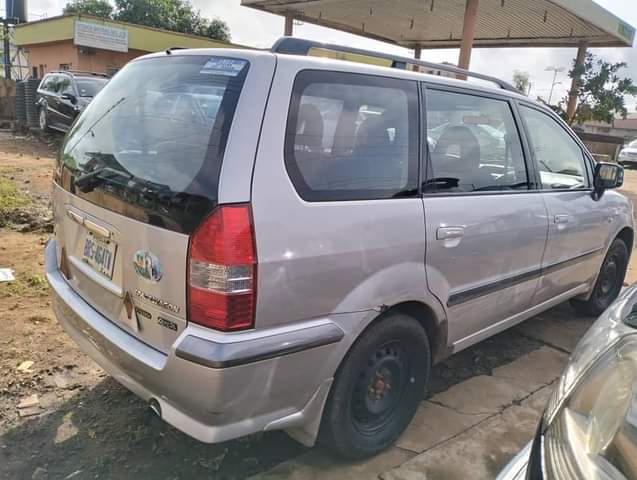 A picture of Mitsubishi Space Wagon 2002 Model