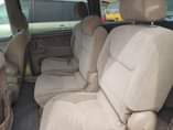 A picture of Toyota sienna 2006 model registered perfect engine and gear with