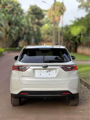 A picture of Harrier 2015 premium with sunroof only 90m call 0705927712
