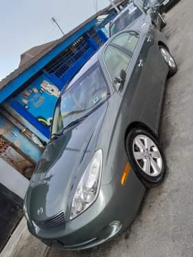 A picture of Lexus ES 330 2005 Model TOKUNBO Panoramic Roof Good Engine