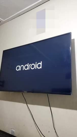 A picture of Hisense 49 inches smart tv for sell
