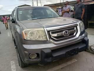 A picture of Honda Pilot 09
