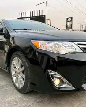 A picture of FOREIGN USED 2014 TOYOTA CAMRY XLE Thumbstart Navigation System Reverse