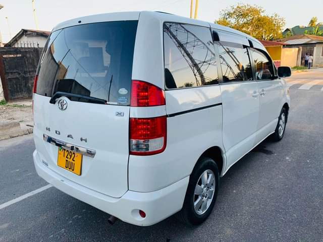 A picture of TOYOTA NOAH SHEP